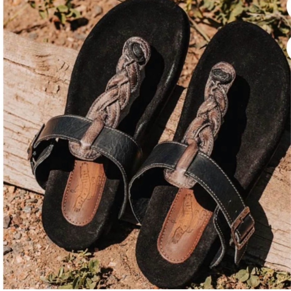 Freebird by Steven Athena Black Brown Braided Sandals. NWT. Never worn. Size 6
